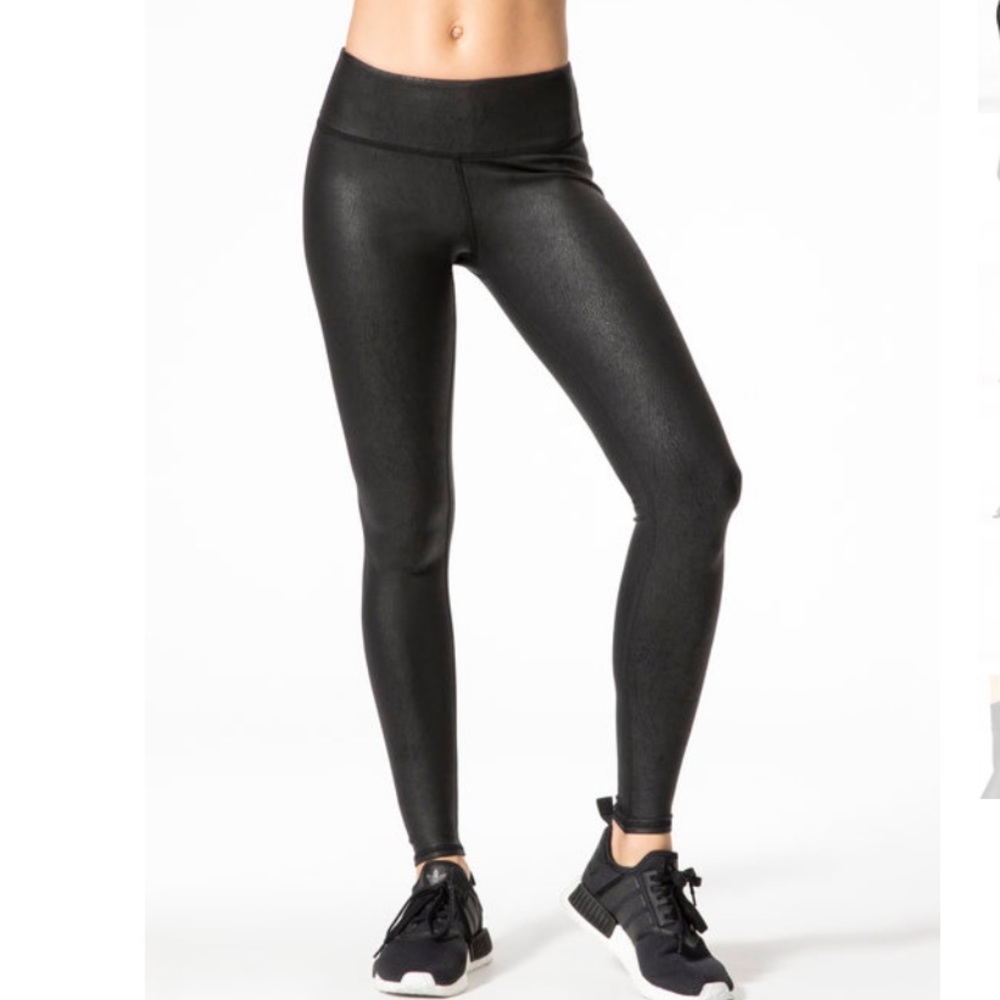 Alo Yoga Airbush Performance Leather XS